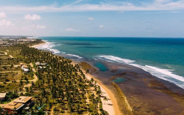 Praia de Barra do Jacuípe (640 × 400 px)